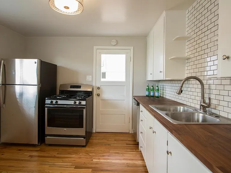 450 S Emerson St — Photo 4