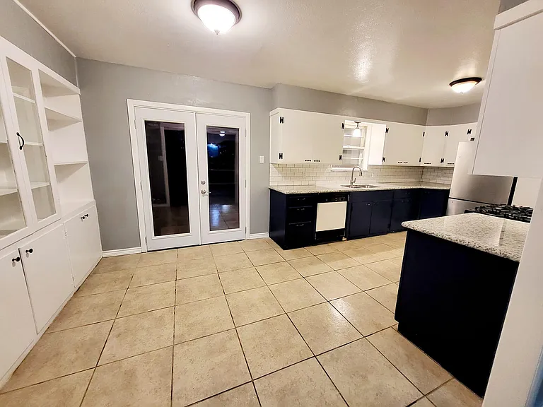 3505 Houston Ave — Photo 9