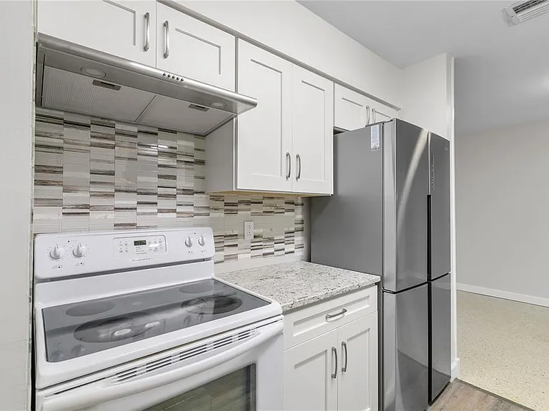 2910 W Price Ave — Photo 11