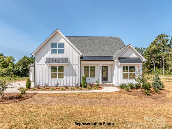 5042 Carolina North Dr, Gastonia, NC 28056