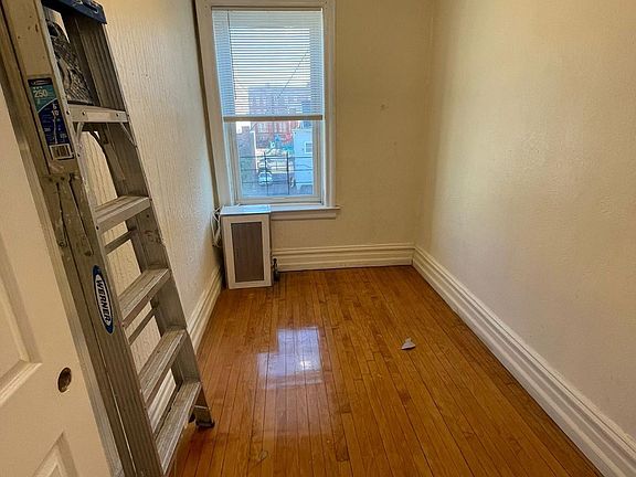 5th image of 2648 Morris Ave #3