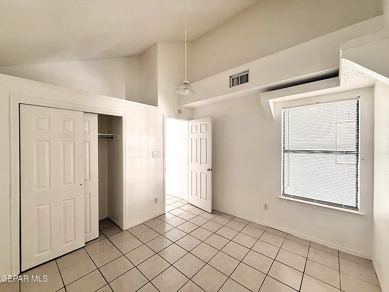 1884 Lyman Dutton Cir — Photo 15