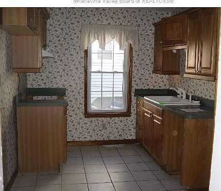 3rd image of 1123 Edgewood Dr