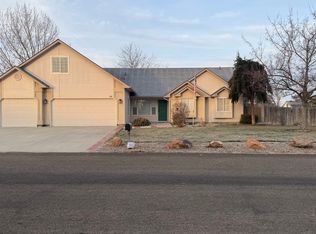 11 S Rolling Green St, Nampa, ID 83687