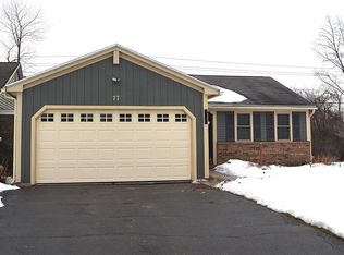 77 Hickory Manor Dr, Rochester, NY 14606