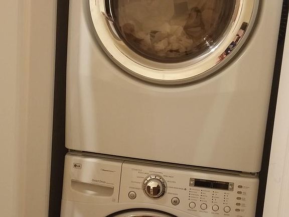 washer/drier in the unit