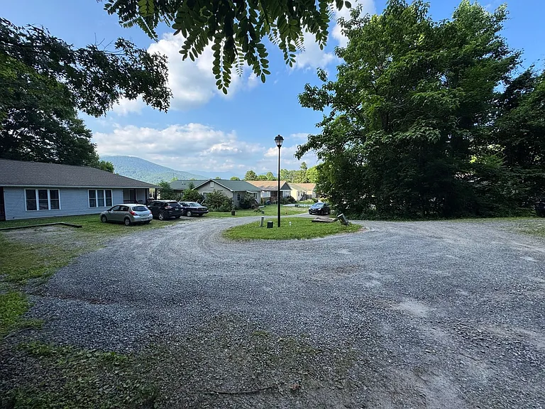 22A Half Moon Dr — Photo 18