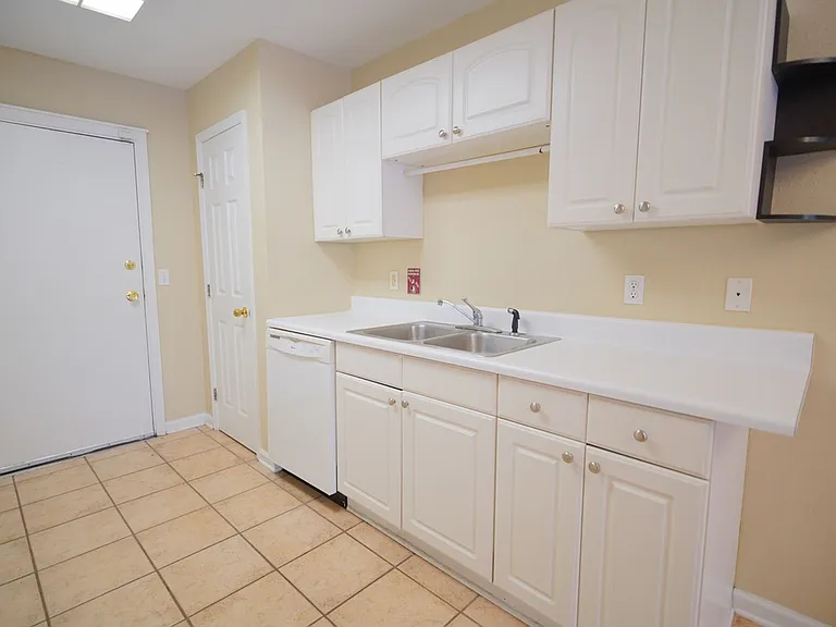 847 W Georgia St — Photo 6