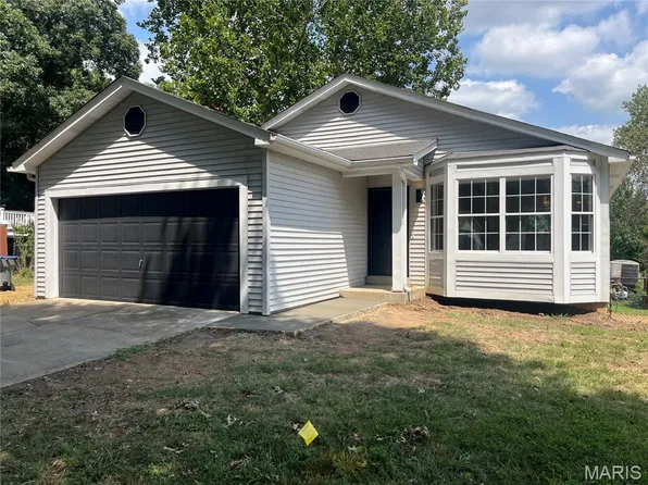 842 Whispering Rock Dr, O'Fallon, MO 63366