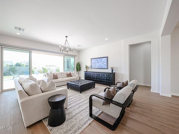 5th image of 18118 W HIGHLAND Avenue