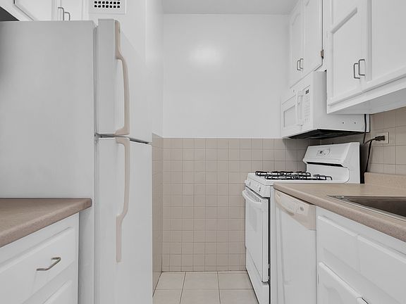 5th image of 301 E 79th St APT 32R