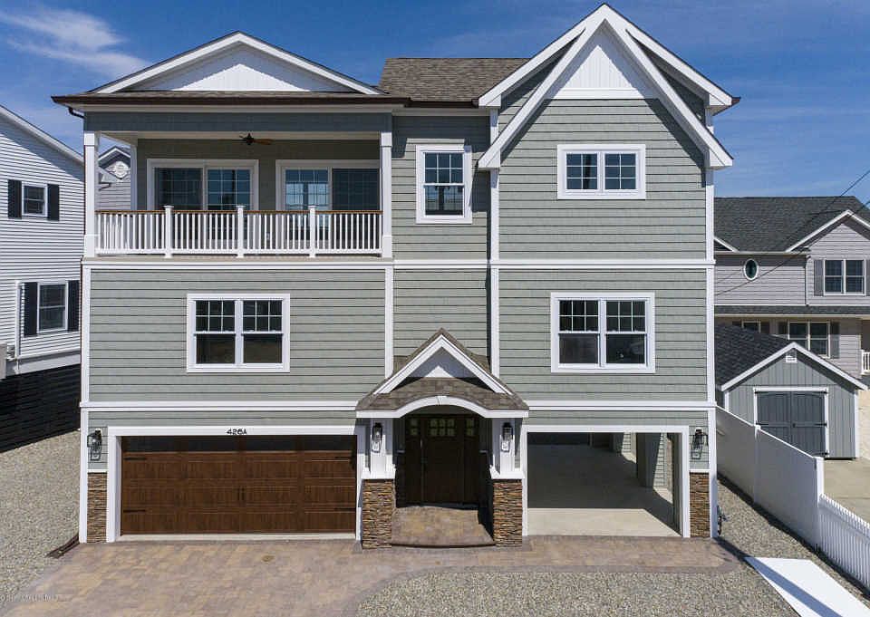 1st image of 426A Coolidge Ave