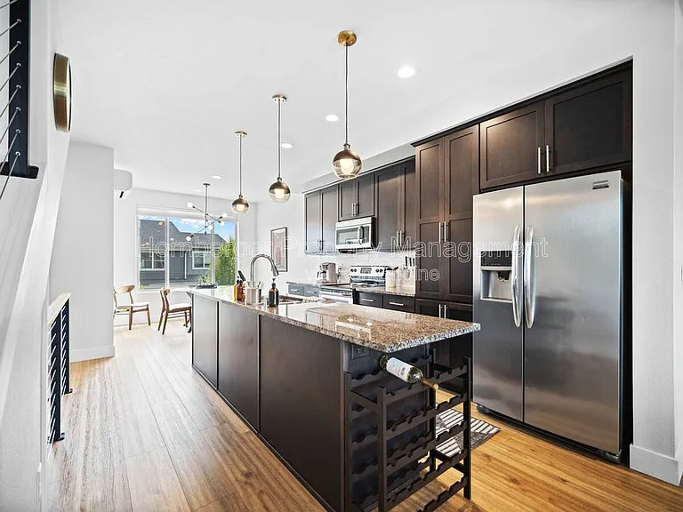 2325 W Bridge Ave — Photo 2
