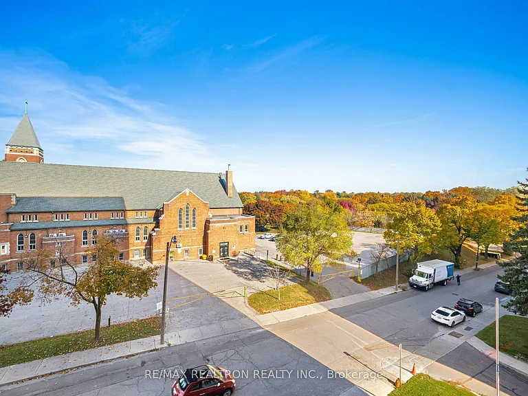 2525 Bathurst St #410 — Photo 15