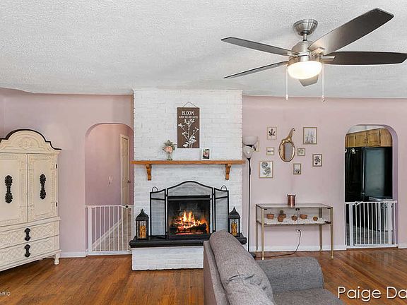 4th image of 2975 Lee St SW
