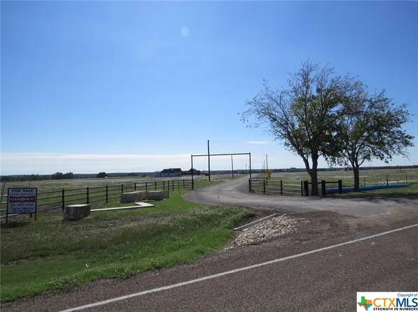 1048 Apache Trl, Rockdale, TX 76567