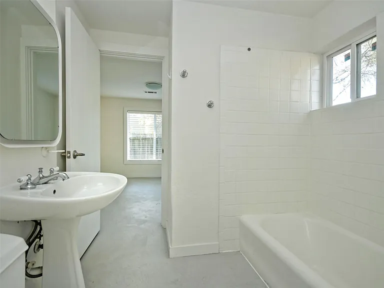 4604 Red River St #B — Photo 12
