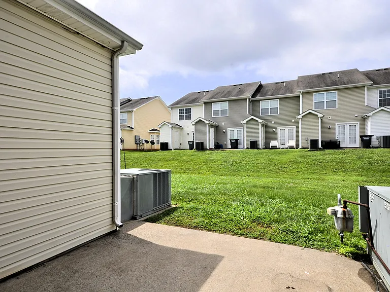70 John Sevier Ave — Photo 36