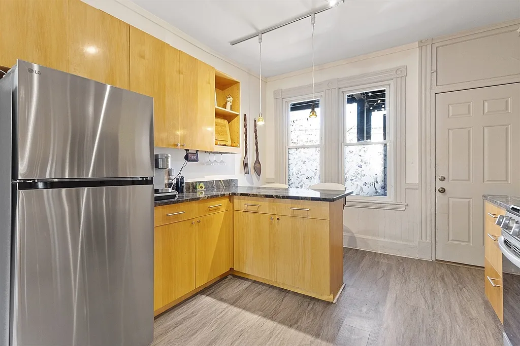 3 bed, 1.0 bath, 1253 sqft, $3,000 — Photo 4