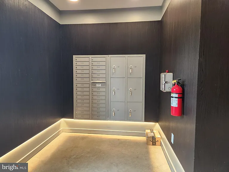 102 Hanover St #302 — Photo 22