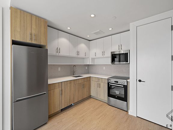 3rd image of 335 Linden Blvd #8C