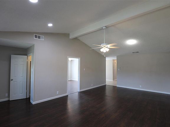5th image of 630 Woodhaven Pl