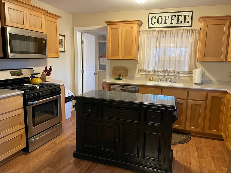 355 W Oak St — Photo 5