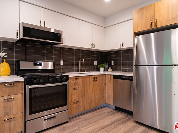 4th image of 3305 Primera Ave #3305