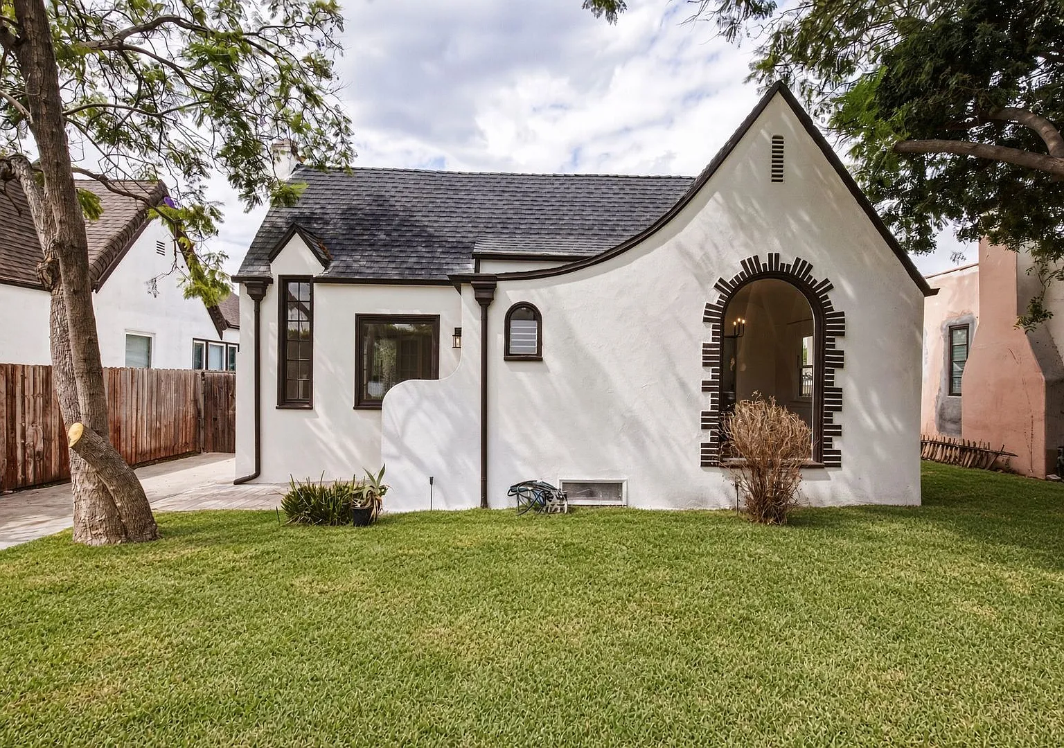 Updated 2 Bed/2bath Single Family Home In West Hollywood - Huge Private Backyard — Photo 1