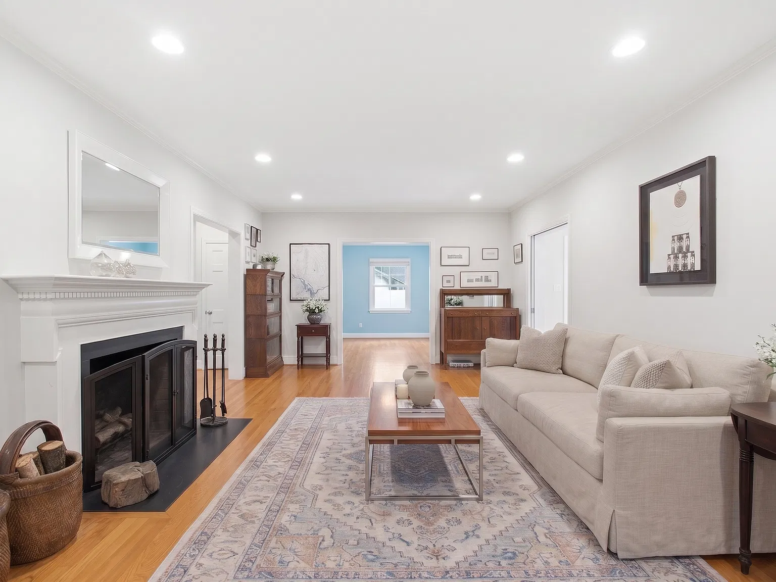 4 bed, 3.5 bath, 3449 sqft, $7,400 — Photo 3