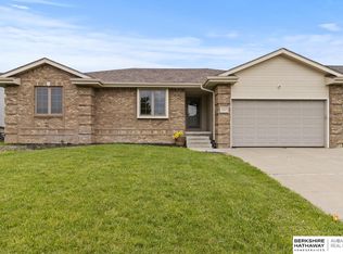 21527 Amber Dr, Gretna, NE 68028