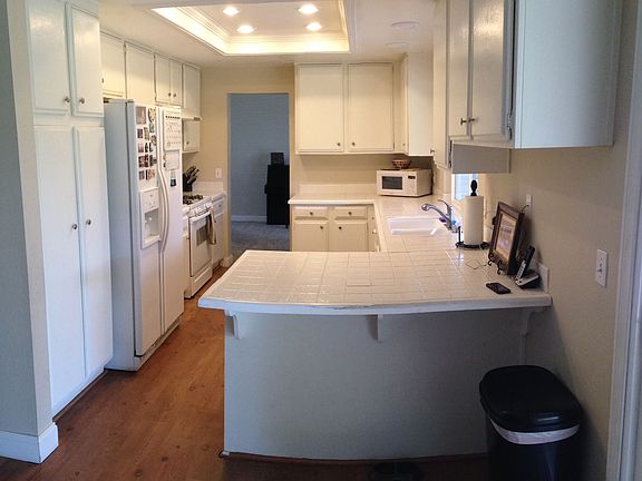 5th image of 1002 E Bermuda Dunes St
