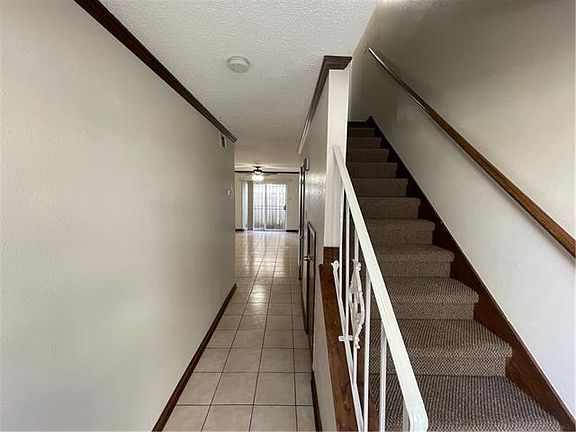 4th image of 1824 Hickory Ave APT A