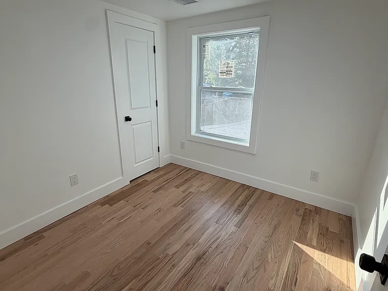 227 N Railroad Ave — Photo 10