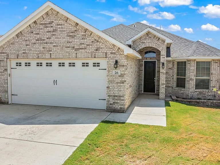 26 Balmoral Cir — Photo 1