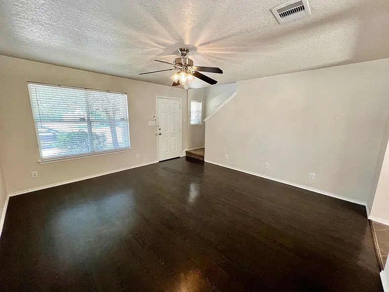 110 Jetlyn Dr — Photo 6