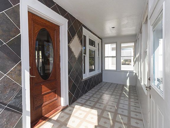 2nd image of 925 Thomas Ave