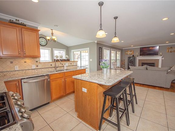 3rd image of 6996 Lakeside Dr