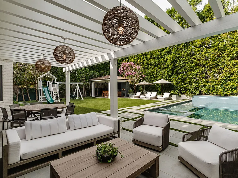 957 Corsica Dr — Photo 13