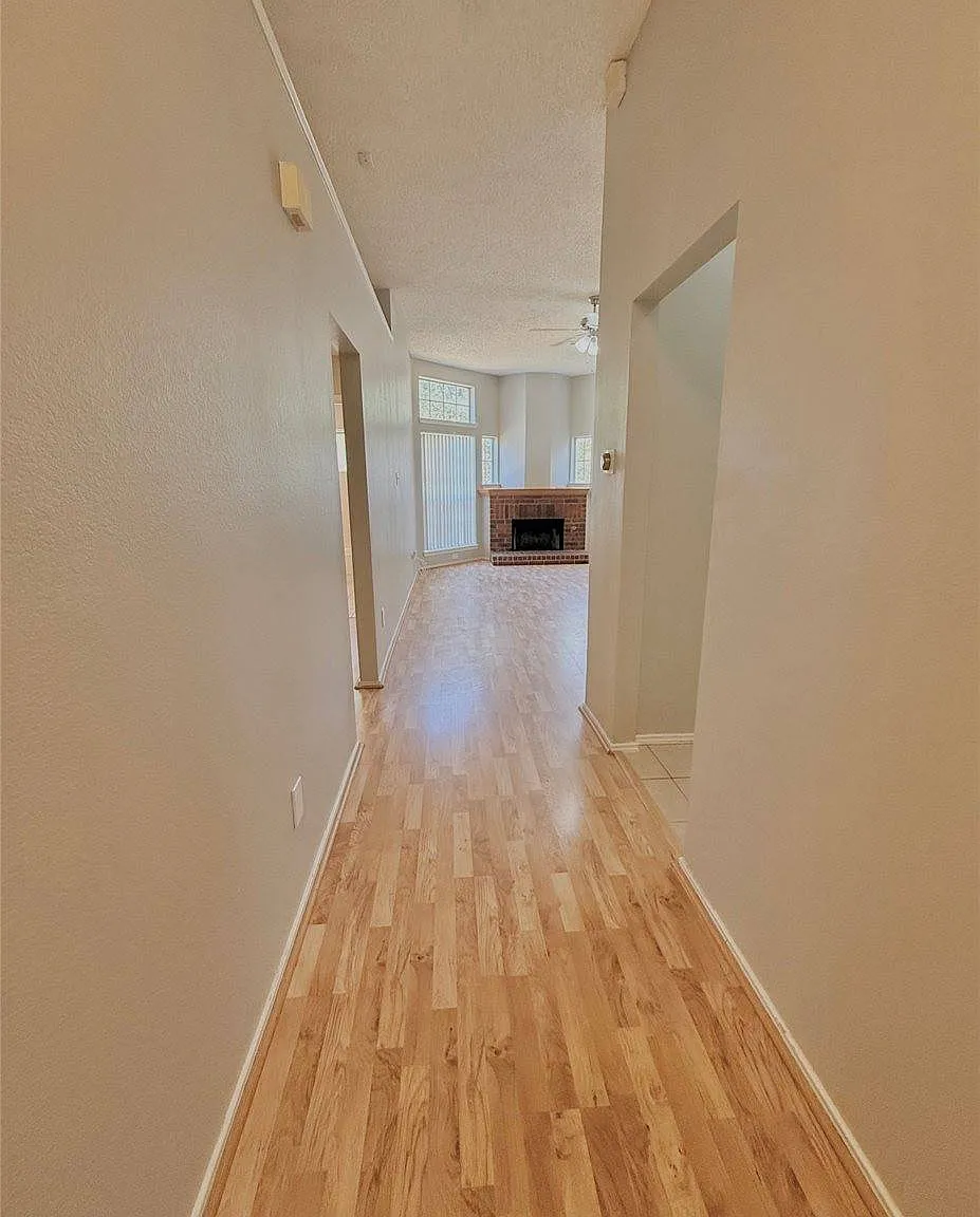 3 bed, 1357 sqft, $2,550 — Photo 3