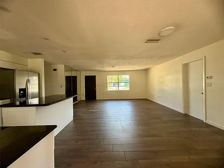 131 Sparrow Ave — Photo 10
