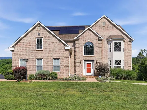 18 Treasure Dr, Martinsburg, WV 25401