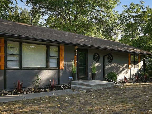 3rd image of 3901 Kings Hwy