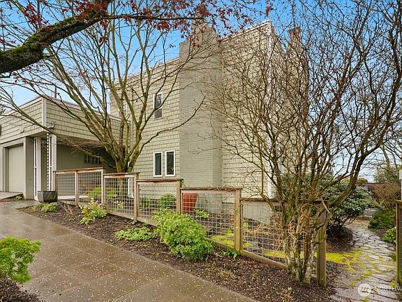 3rd image of 4200 SW Atlantic Street