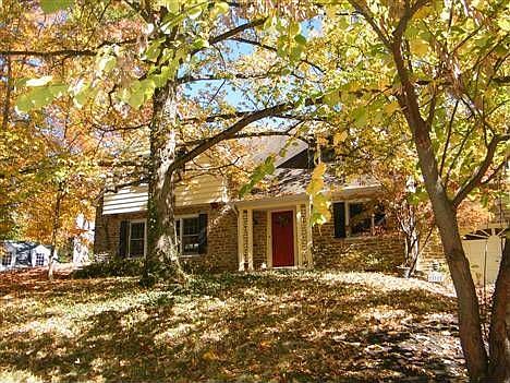 2nd image of 730 Lindell Ln