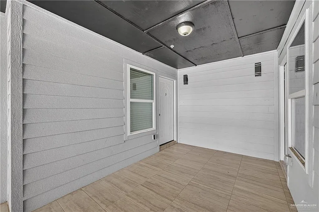 3 bed, 2.0 bath, 1213 sqft, $1,250 — Photo 2