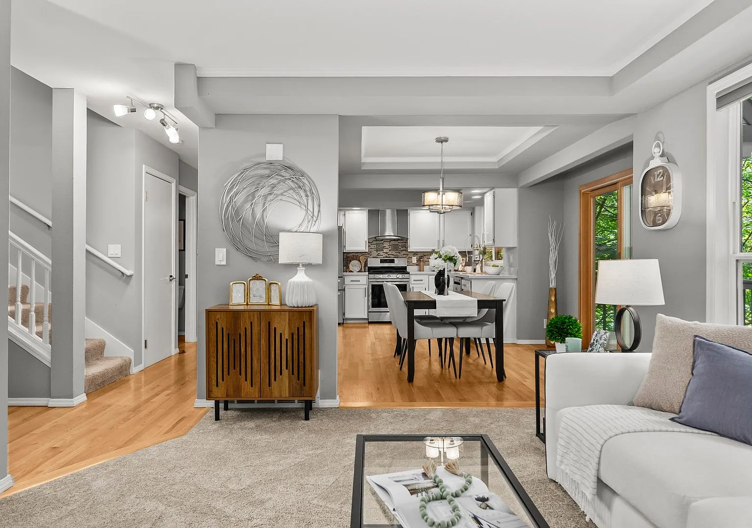 Exceptional Space. Flexiable Living. Kirkland Location — Photo 4