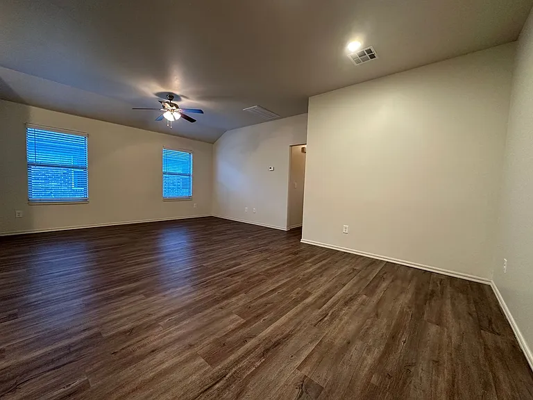 412 Chalk Hill Ct — Photo 16