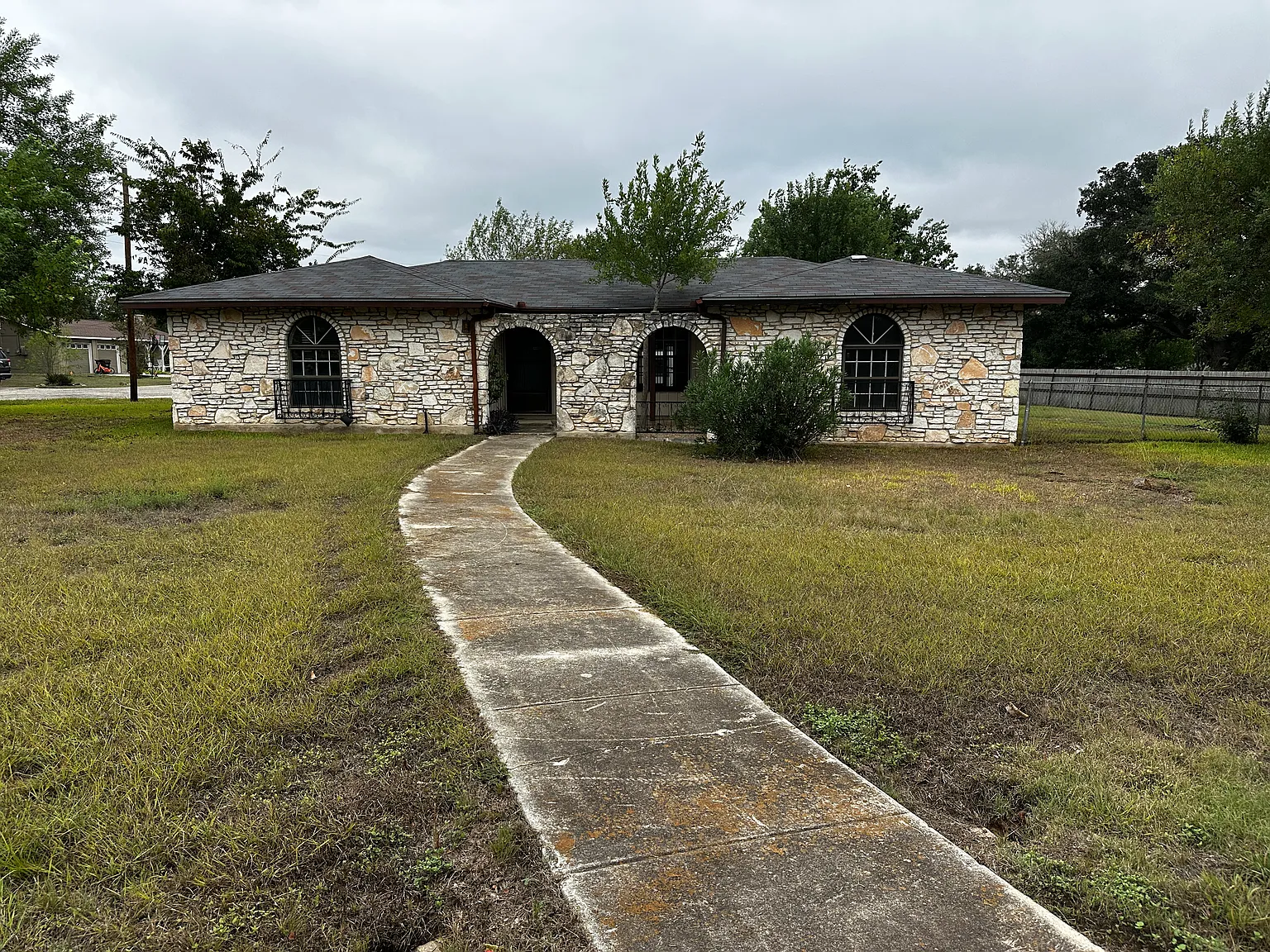 3 bed, 1770 sqft, $2,200 — Photo 1
