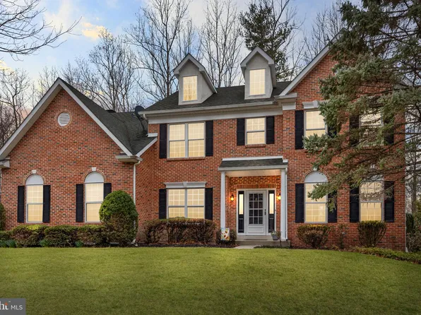 4040 Charter Club Dr, Doylestown, PA 18902